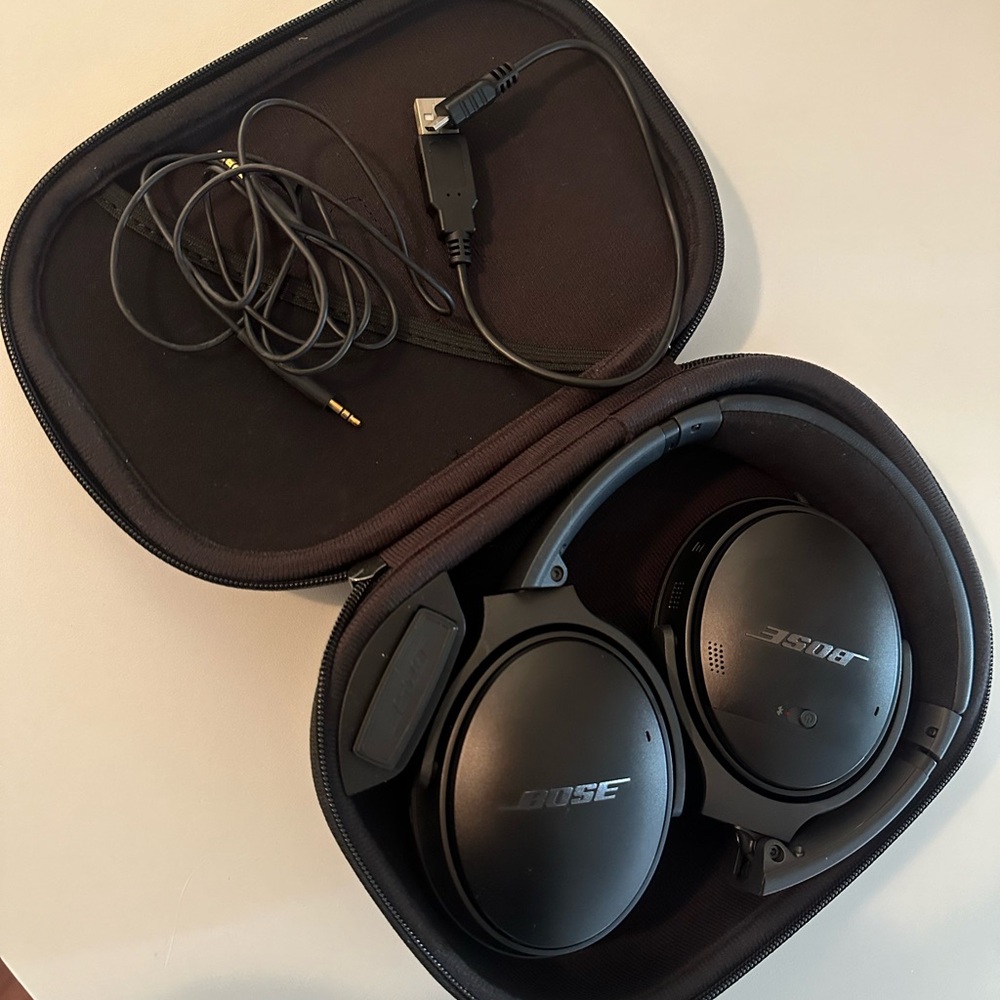 Bose Black Noise-Cancelling Headphones with Accessories